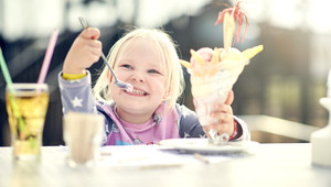 Kind mit Eis